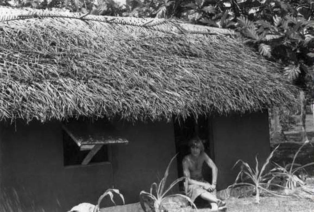 1976_hut_in_niuatoputapu