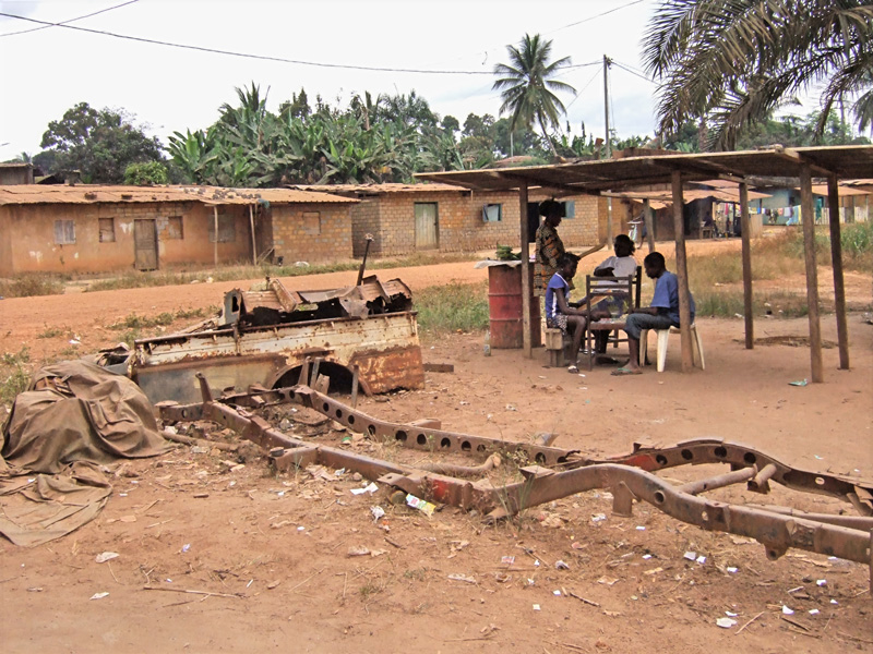 Tchibanga village scene