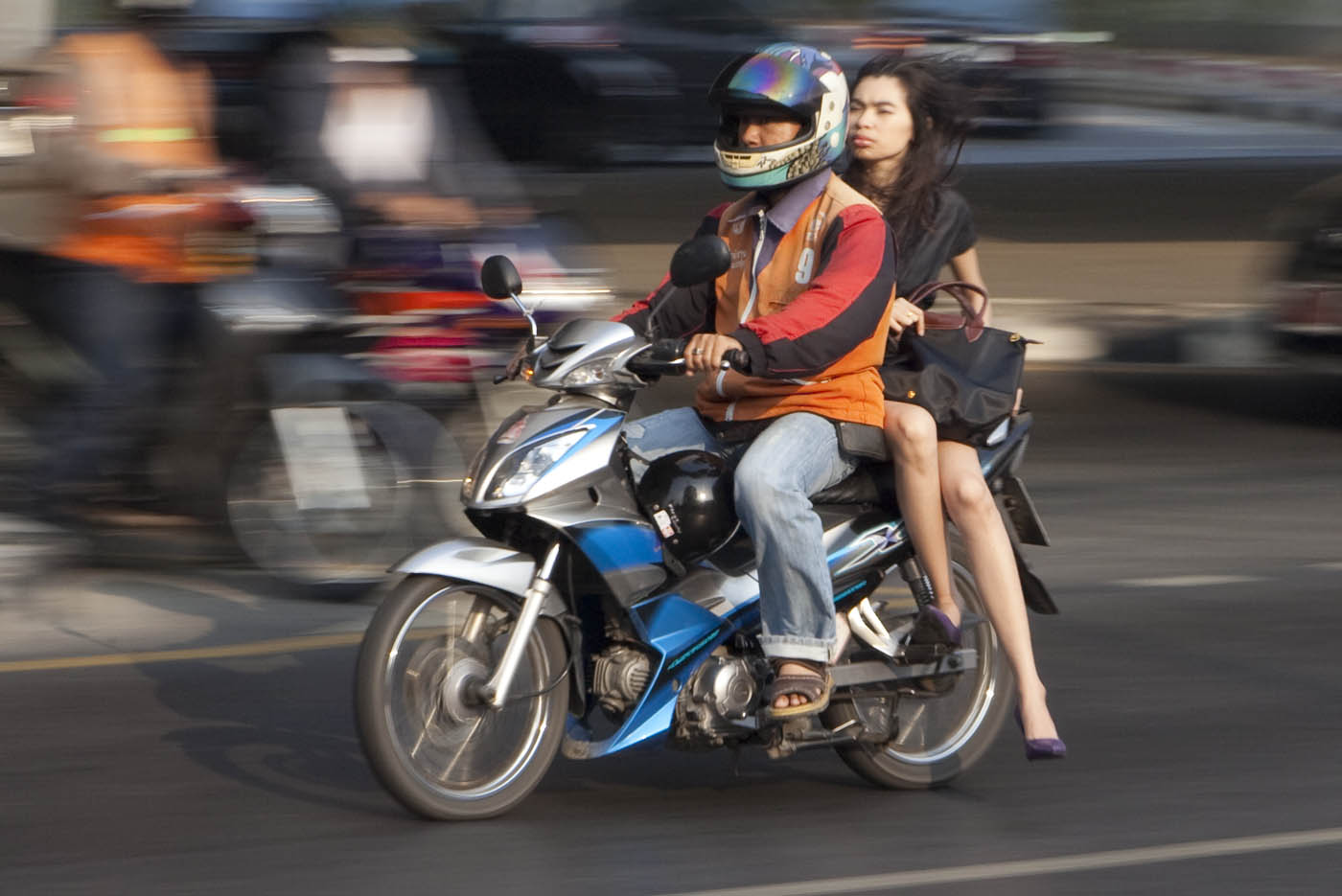 girls_on_bikes_21