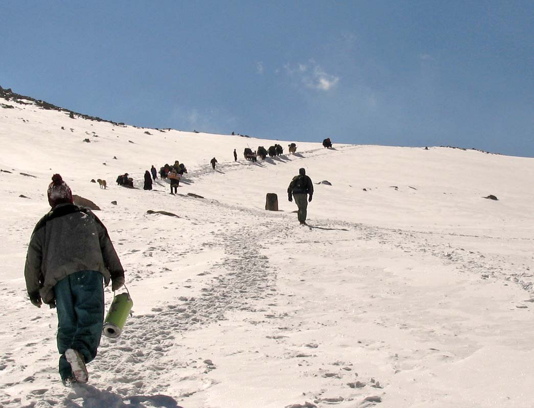 38_climbing_up_the_pass
