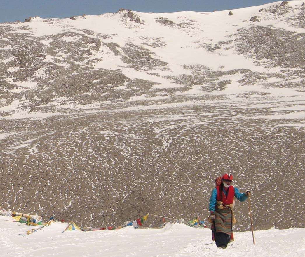 40_pilgrim_woman_near_summit